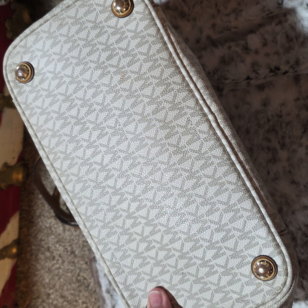 Michael Kors Jet Set Logo Print Tote - Picture 7 of 16